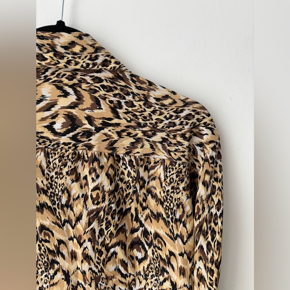 Vintage 100% Silk Leopard Print Blouse Animal Print Button Down Top S - Picture 8 of 11